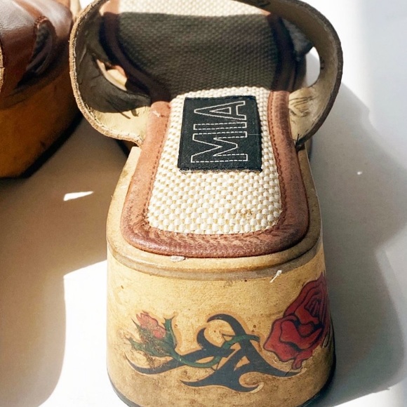 SOLD Vintage 70s "MIA" Brazilian Platform Sandals - Picture 9 of 16